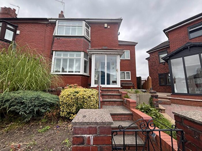 3 Bedroom End Of Terrace House For Sale In Fernlea Avenue, Oldham, OL1