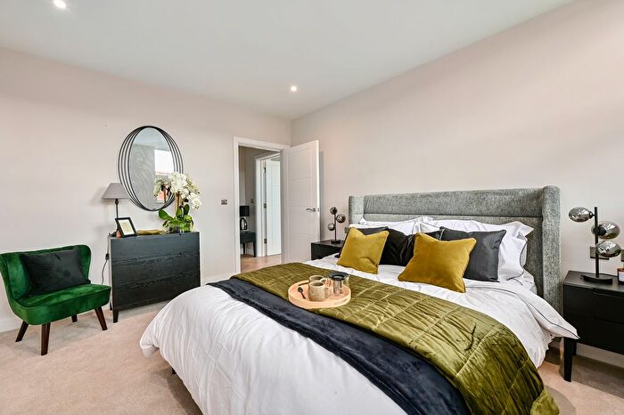 2 Bedroom Flat For Sale In Camp Road, Farnborough, GU14