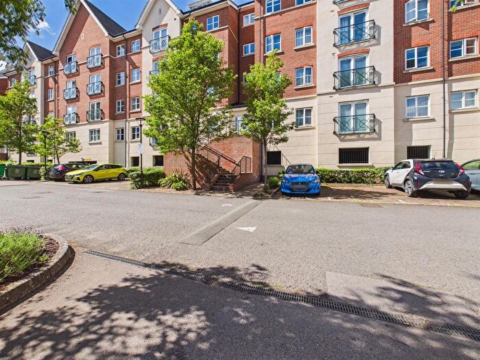 2 Bedroom Flat For Sale In Viridian Square, Aylesbury, Buckinghamshire, HP21