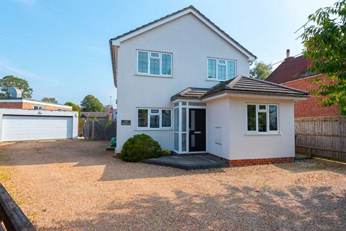 4 Bedroom Detached House For Sale In Willow Lane, GU17