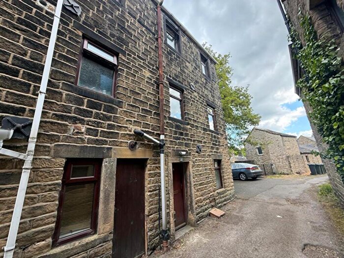 2 Bedroom Cottage To Rent In Wood Street, Steeton, BD20