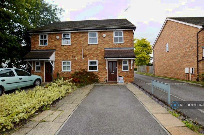3 Bedroom Semi-Detached House To Rent In Ladbroke Close, Woodley, Reading, RG5