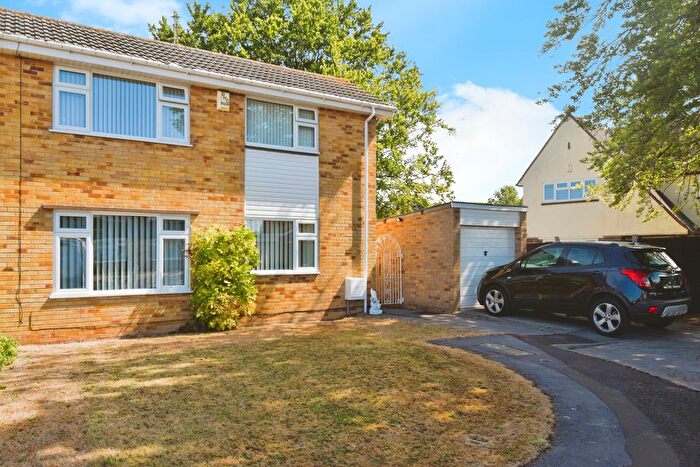 3 Bedroom Semi-detached House For Sale In Chestnut Close, Bridgwater, TA6