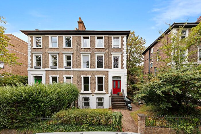 2 Bedroom Flat For Sale In Thicket Road, London, SE20