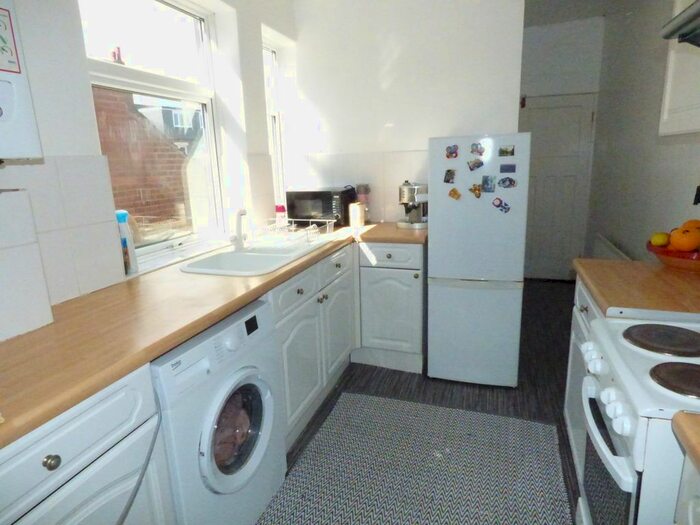 3 Bedroom Flat To Rent In Chillingham Road, Heaton, Newcastle Upon Tyne, NE6