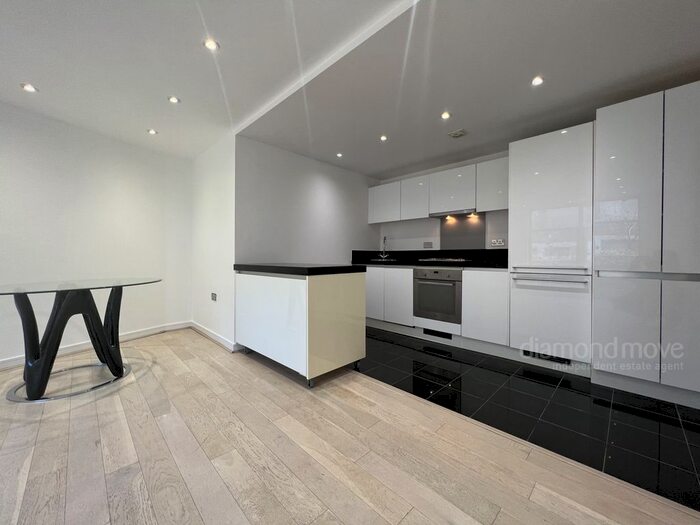 2 Bedroom Flat To Rent In Great West Road, Brentford, TW8