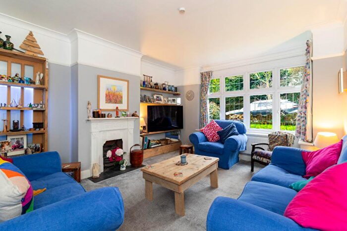 4 Bedroom Semi Detached House For Sale In Ballards Way, South Croydon, CR2