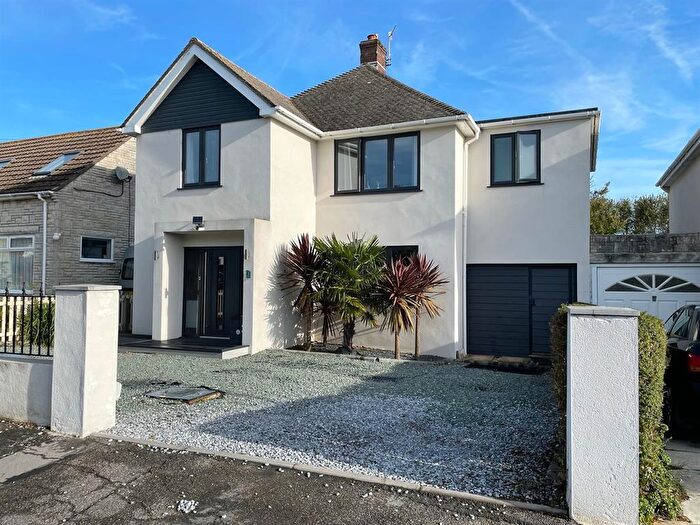 4 Bedroom Detached House For Sale In Moorside Avenue, Weymouth, DT4