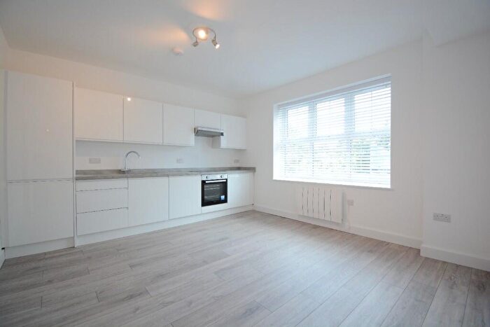 1 Bedroom Flat To Rent In Watling Avenue, Burnt Oak, Middlesex, HA8
