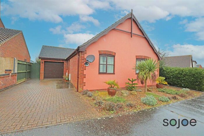 3 Bedroom Detached Bungalow To Rent In Swallowfields, Carlton Colville, NR33