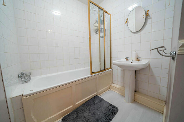 1 Bedroom Apartment For Sale In Lancaster Court, Ullet Road, Liverpool, Merseyside, L17