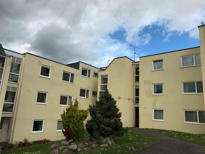 2 Bedroom Flat To Rent In Broadfields, EX2