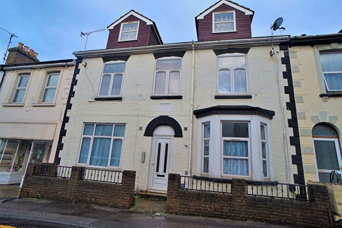 2 Bedroom Flat To Rent In Canterbury Street, Gillingham, ME7