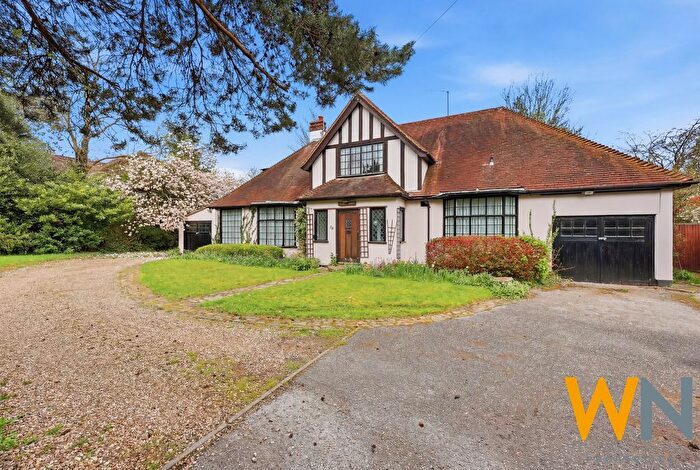 4 Bedroom Detached House For Sale In Priests Lane, Shenfield, Brentwood, CM15