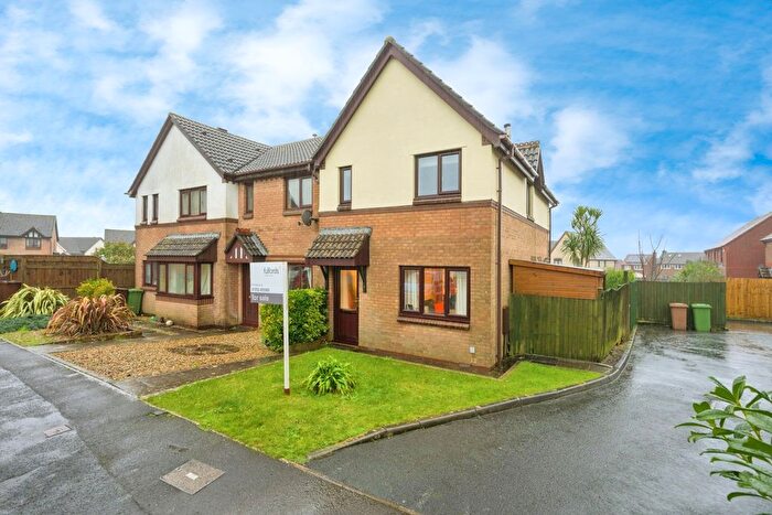 3 Bedroom End Terrace House For Sale In Lawn Close, Plymouth, Devon, PL7