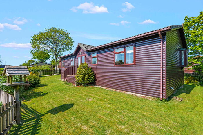 2 Bedroom Lodge For Sale In The Thatches, Modbury, PL21