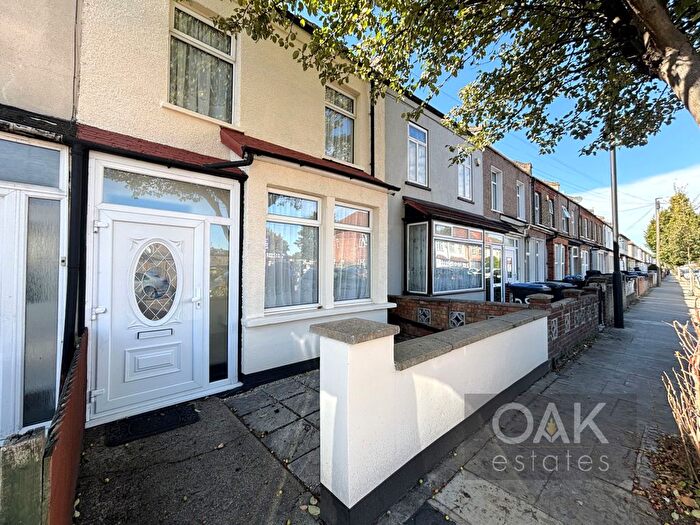 4 Bedroom Terraced House To Rent In Carterhatch Road, Enfield, EN3