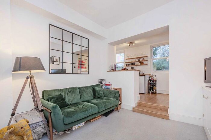 1 Bedroom Flat To Rent In Fernlea Road, London SW12