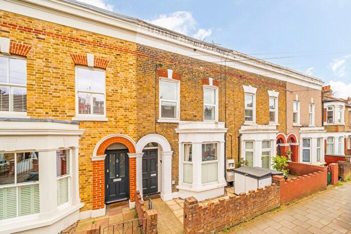 2 Bedroom Flat For Sale In Briscoe Road, Colliers Wood, SW19