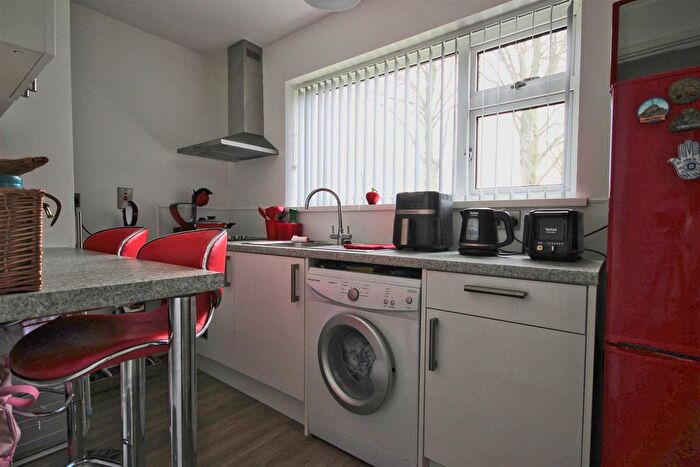 1 Bedroom Flat For Sale In Travis Road, Cottingham, HU16