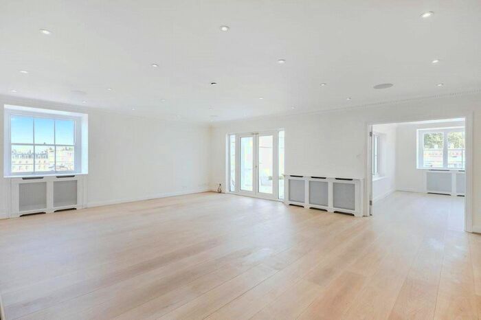 4 Bedroom Flat To Rent In Upper Belgrave Street, Knightsbridge, SW1X