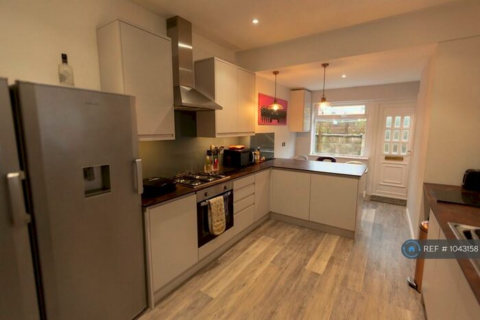5 Bedroom Terraced House To Rent In Willowfield Square, Eastbourne, BN22