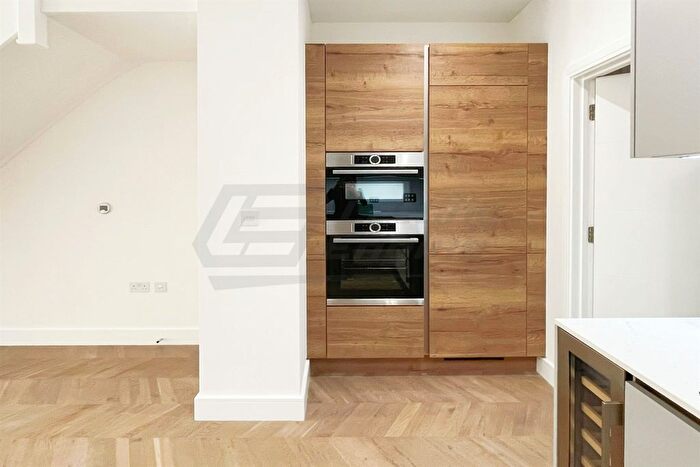 4 Bedroom Flat To Rent In Handley Drive, London, SE3