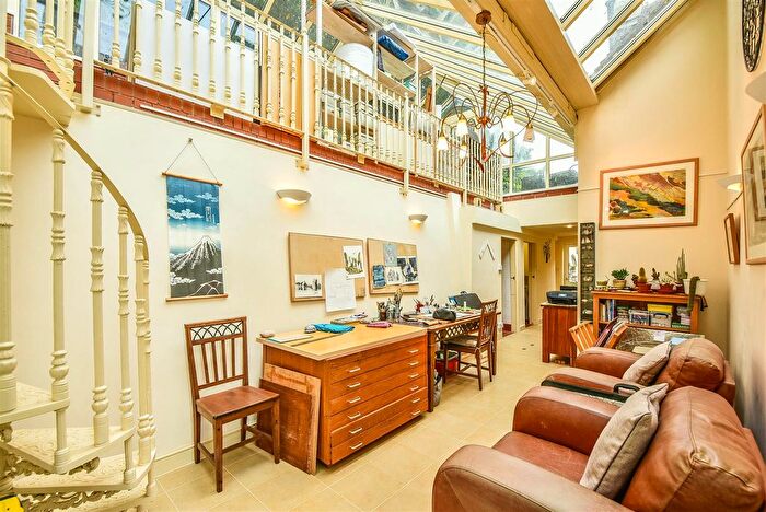 3 Bedroom Detached House For Sale In The Broadway, Dursley, GL11