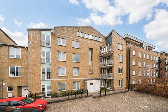 1 Bedroom Flat To Rent In Printers Mews, Victoria Park, E3