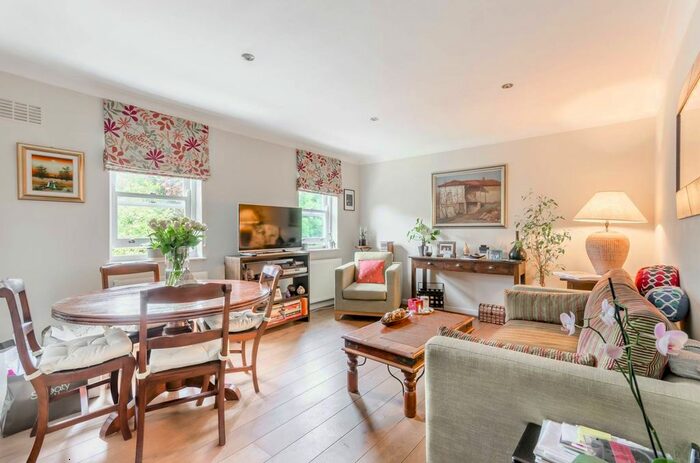 2 Bedroom Flat To Rent In Granville Road, Southfields, London, SW18