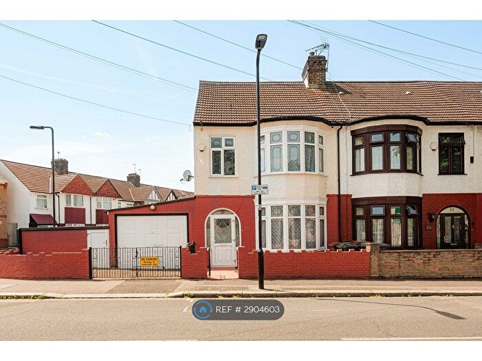 3 Bedroom Semi Detached House To Rent In Norlington Road, London, E10
