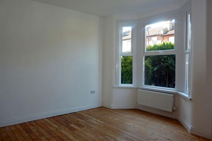 3 Bedroom Terraced House To Rent In Luton Road, London, E17