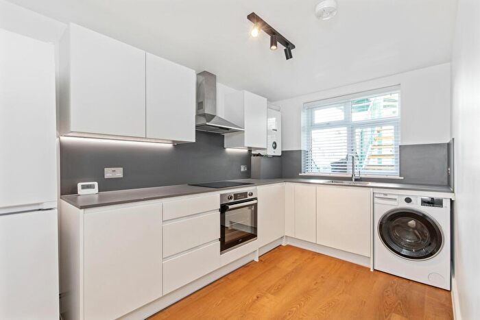 3 Bedroom Flat To Rent In Flat Digby Works, E9