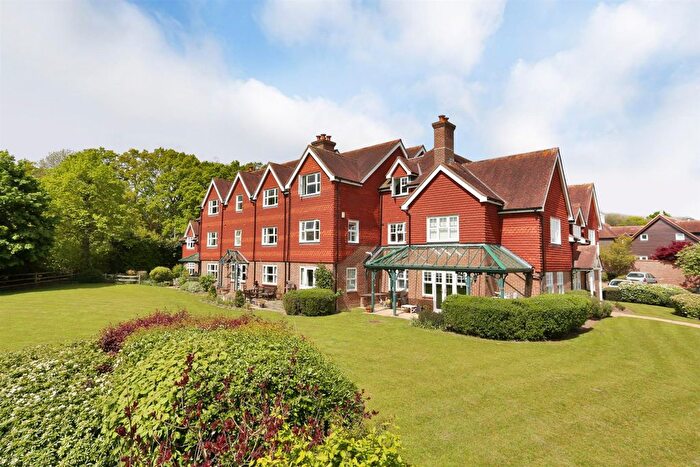 3 Bedroom Flat For Sale In Hildenbrook Farm, Hildenborough, TN11