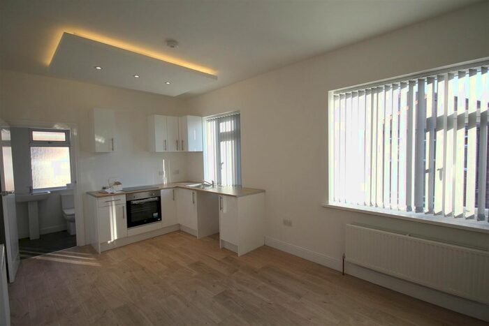 2 Bedroom Flat To Rent In Kentmere Avenue, Walkergate, Newcastle Upon Tyne NE6