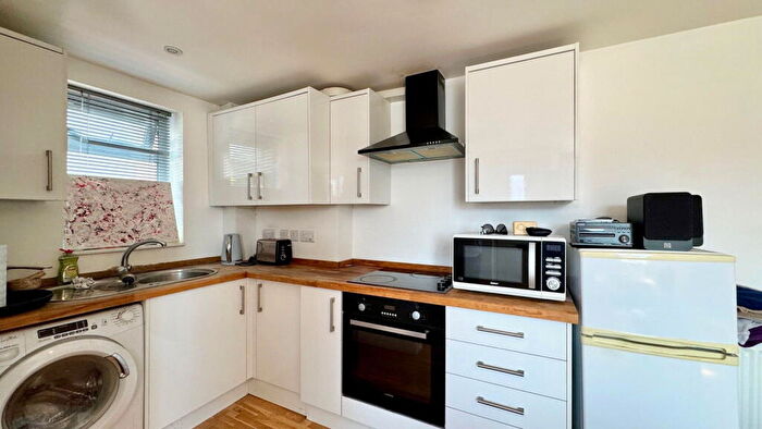 1 Bedroom Semi-Detached House For Sale In London Road, Newbury, RG14