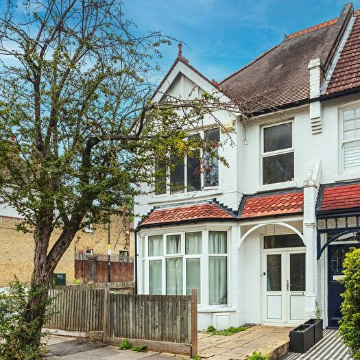 4 Bedroom End Terrace House For Sale In Trinity Rise, London, SW2