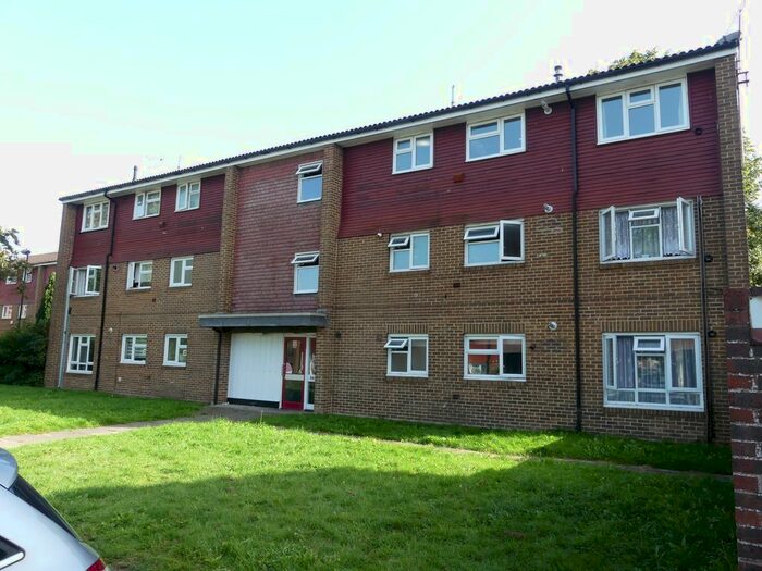 2 Bedroom Flat To Rent In Byrd Road, Crawley, RH11