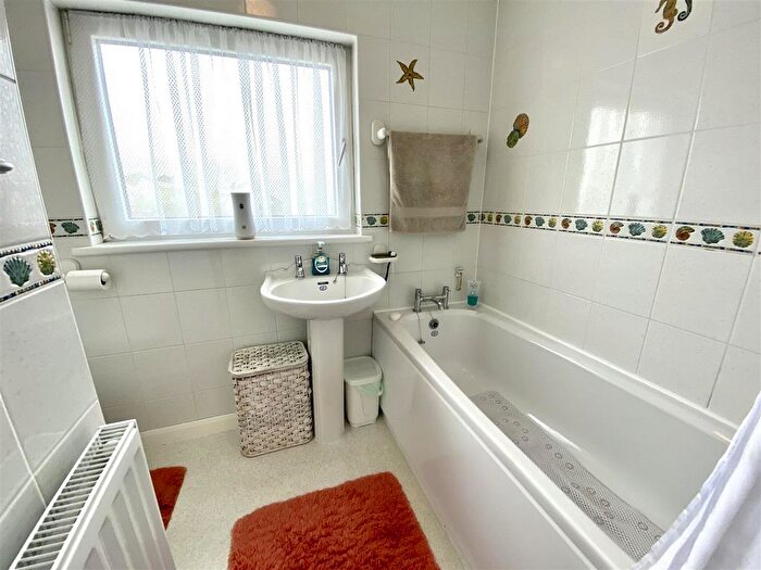 3 Bedroom Semi-Detached House For Sale In Valley Road, Saundersfoot, SA69