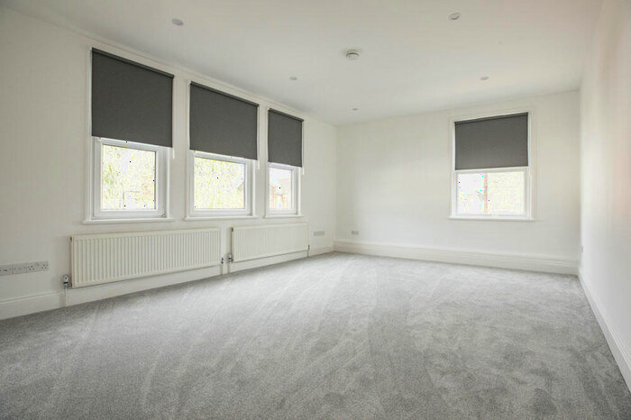 3 Bedroom Flat To Rent In Grove Green Road, Leytonstone, E11
