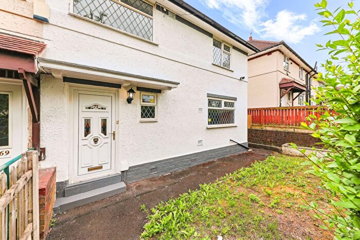 3 Bedroom Semi-Detached House To Rent In Gipton Approach, Leeds, LS9