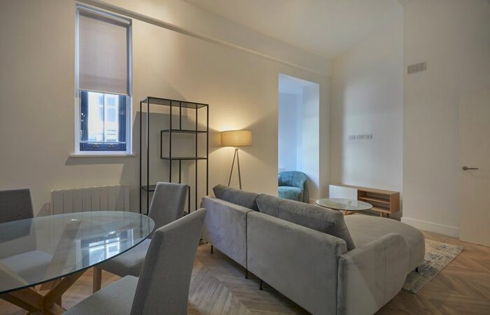 2 Bedroom Flat To Rent In Briggate, Leeds, LS1