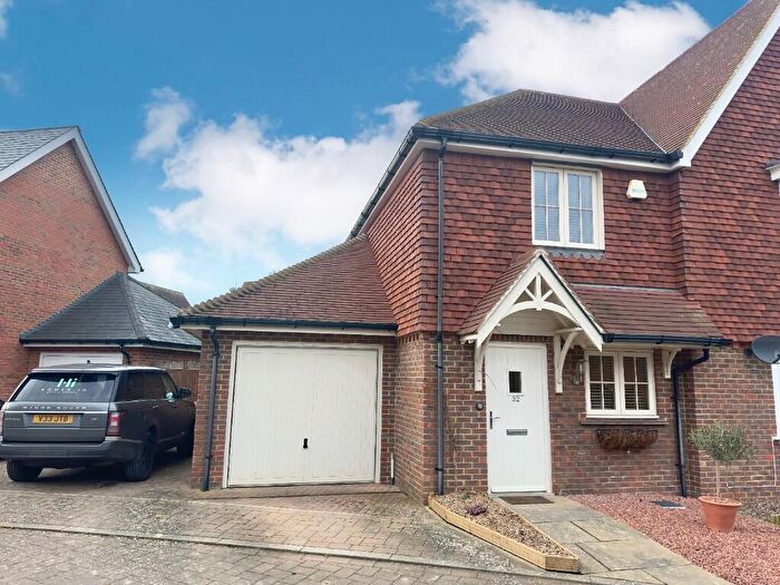 2 Bedroom Semi-Detached House For Sale In Sycamore Rise, RH13