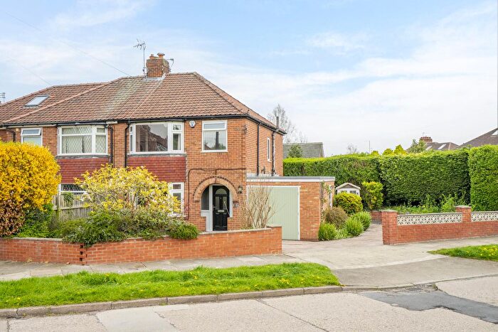 3 Bedroom Semi-Detached House For Sale In Howe Hill Close, York, YO26