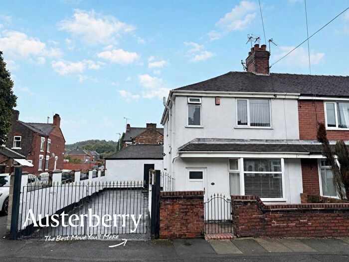 3 Bedroom Town House For Sale In Adkins Street, Stoke-On-Trent, ST6
