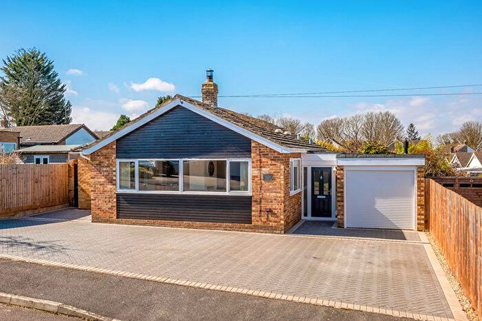 3 Bedroom Detached Bungalow For Sale In St. Johns Way, Hempton, OX15