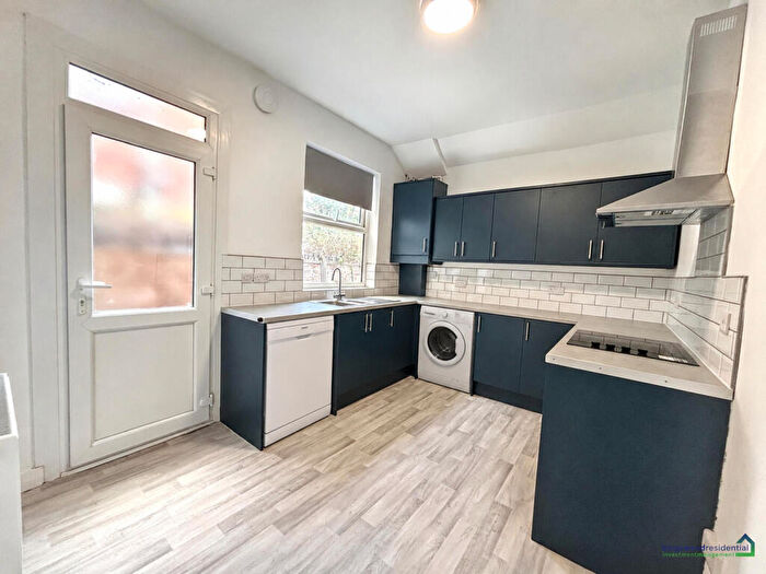 3 Bedroom Terraced House To Rent In St. Chads Road, Nottingham, NG3