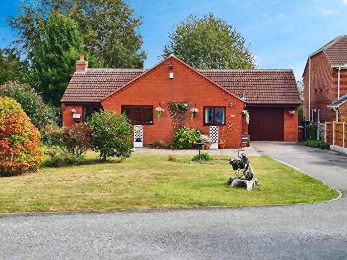 3 Bedroom Bungalow For Sale In High Street, Wroot, Doncaster, DN9