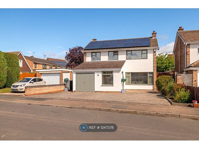 4 Bedroom Detached House To Rent In Kendal Avenue, Leamington Spa, CV32