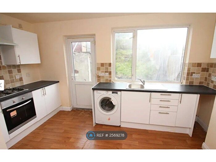 3 Bedroom Terraced House To Rent In Newland Grove, Dudley, DY2
